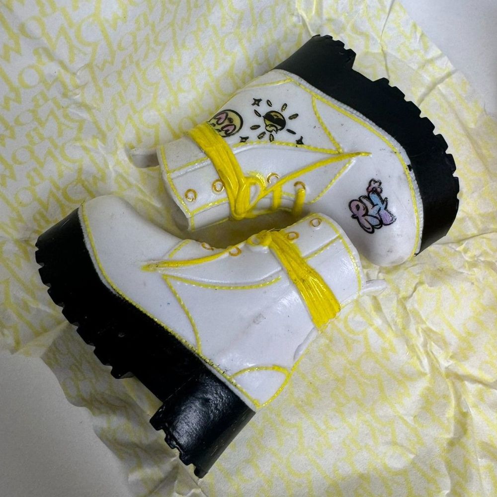 SUNNY MADISON PLATFORM BOOTS (EMOJI) - RAINBOW HIGH DOLL SHOES - NEW IN BOX